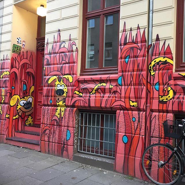 I've spotted this amazing Marsupilami grafiti mural in Hamburg. It's from the Spirou comics by André Franquin which I really like!